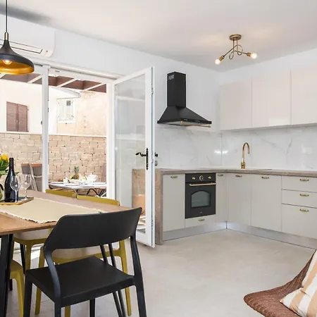 House Andro Holiday home *